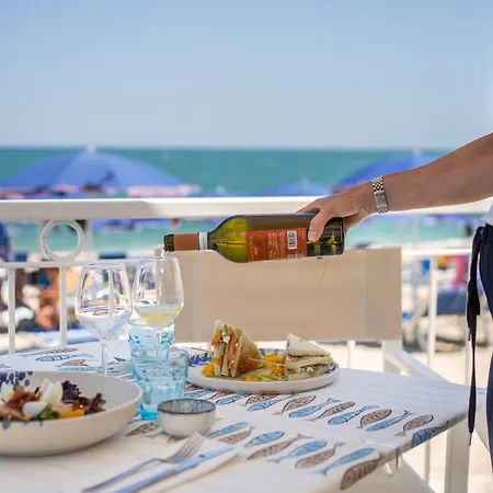 Conero Azzurro 假日公园 3*